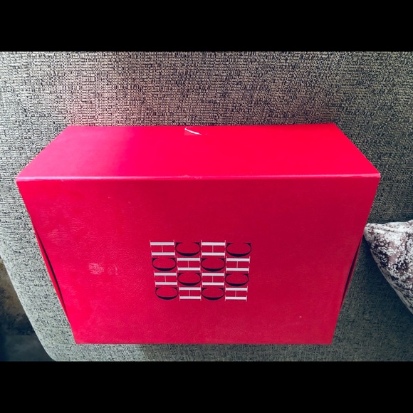 Carolina Herrera handbag and wallet - Picture 8 of 8